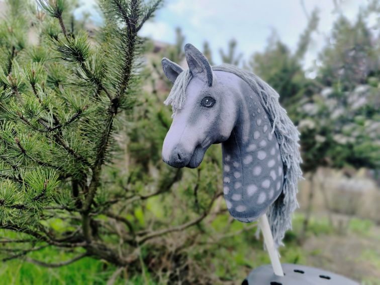 Hobby horse jabłkowity realistyczny