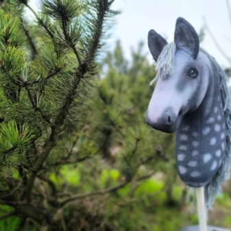 Hobby horse jabłkowity realistyczny
