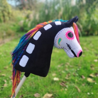 Hobby horse kary czarny realistyczny konik na kiju halloween