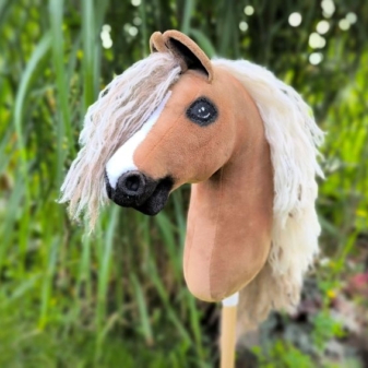Hobby horse izabelowaty realistyczny konik na kiju A3