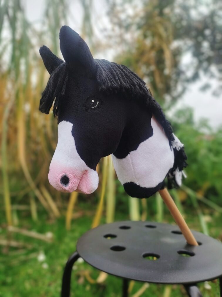 Hobby horse srokaty tobiano realistyczny a4