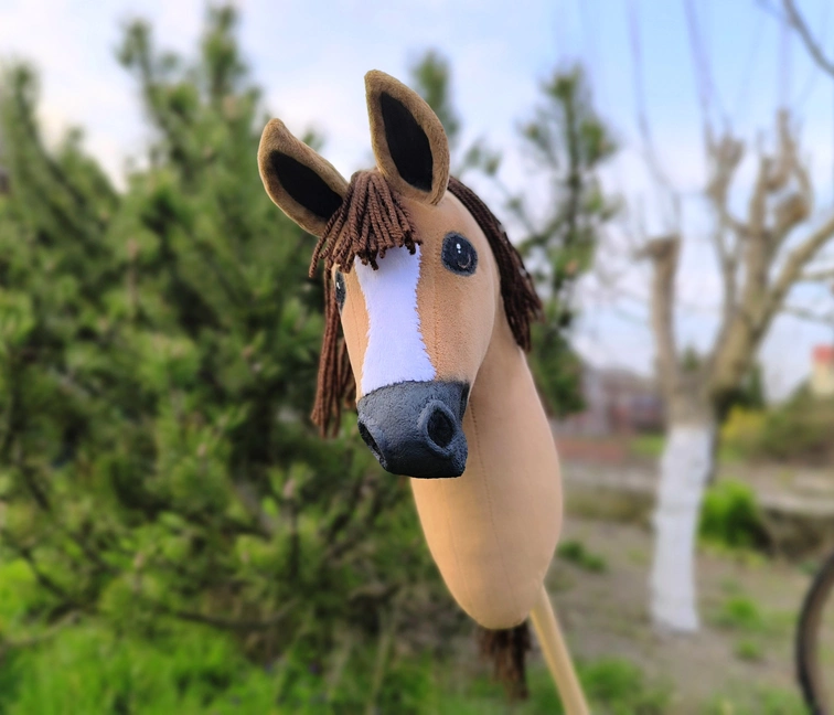 Hobby horse kasztanek realistyczny mustang konik na kiju
