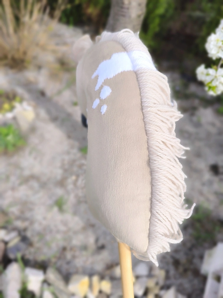 Hobby horse izabelowaty realistyczny konik na kiju A3