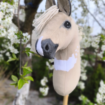 Hobby horse izabelowaty realistyczny konik na kiju A3