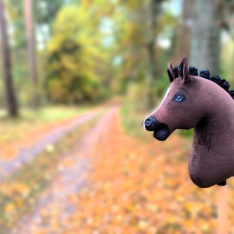 Hobby horse gniady realistyczny konik na kiju A4
